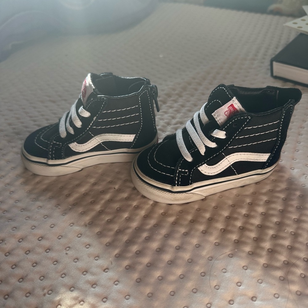 Vans - Picture 4 of 6